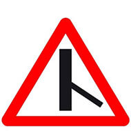 Дорожный знак Примыкание второстепенной дороги